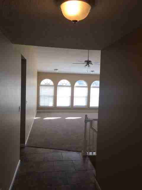 2106 Prairie Glen Dr - Photo 3 of 17
