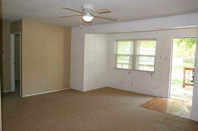 5300 NE 59th Terrace - Photo 3 of 8