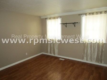4414 Edgeware Ln - Photo 2 of 10