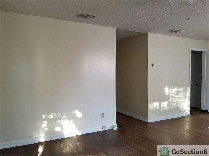 1008 Sample St - Photo 3 of 10