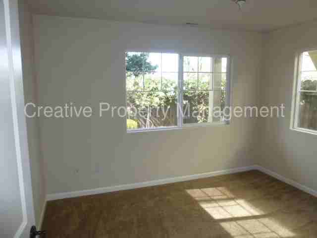 1241 Kenneth St - Photo 2 of 7