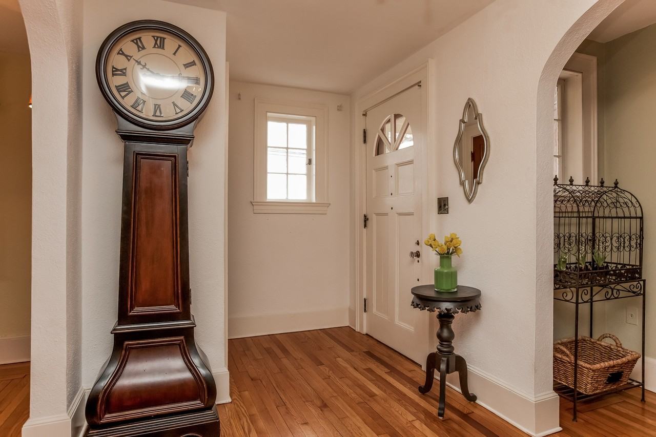 18 E Wharf Rd - Photo 3 of 35