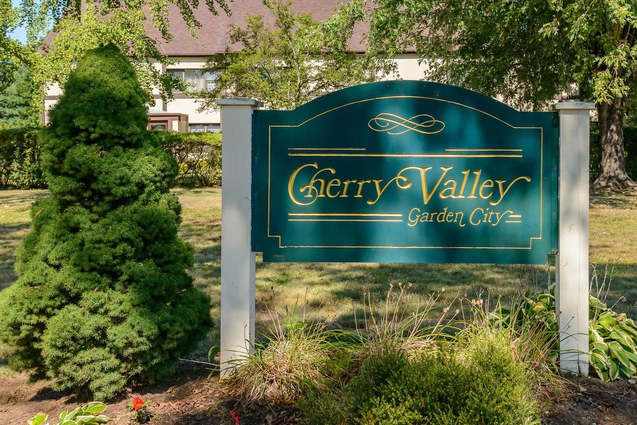 286 Cherry Valley Ave #2A2A2 - Photo 3 of 10