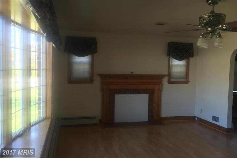 911 Wanda Rd - Photo 2 of 11