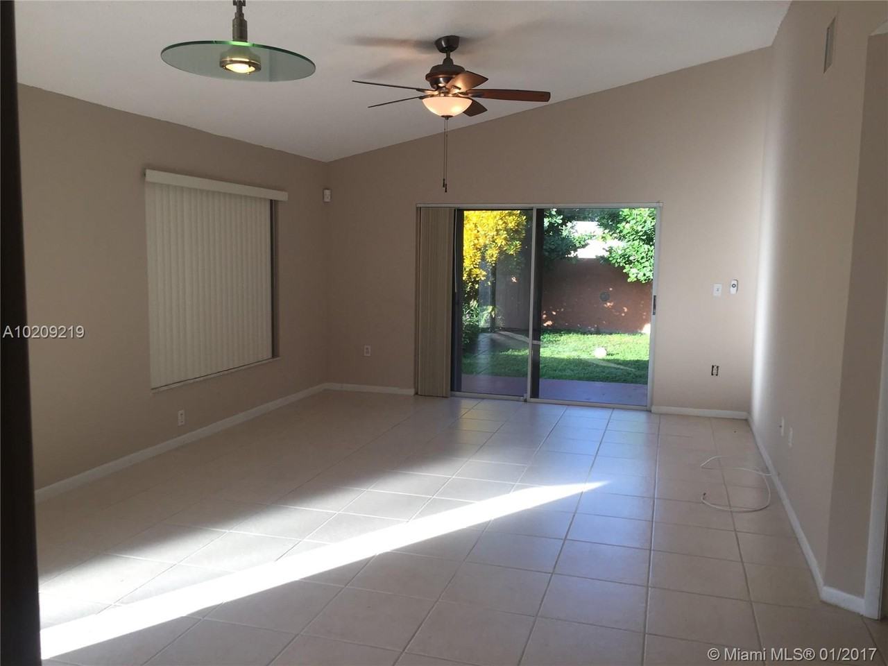 951 SW 111th Way - Photo 2 of 8