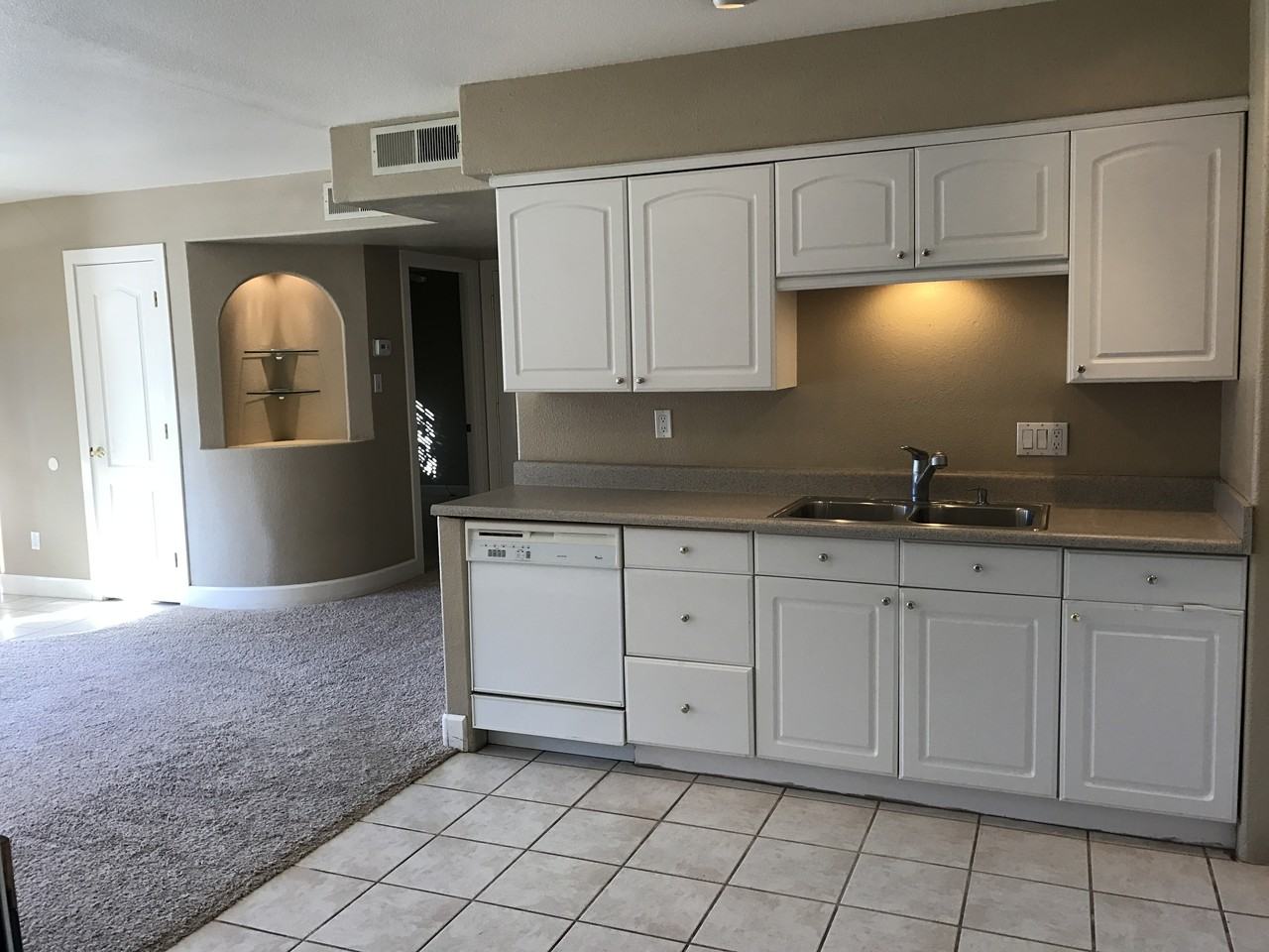 410 W Santa Cruz Dr - Photo 2 of 9