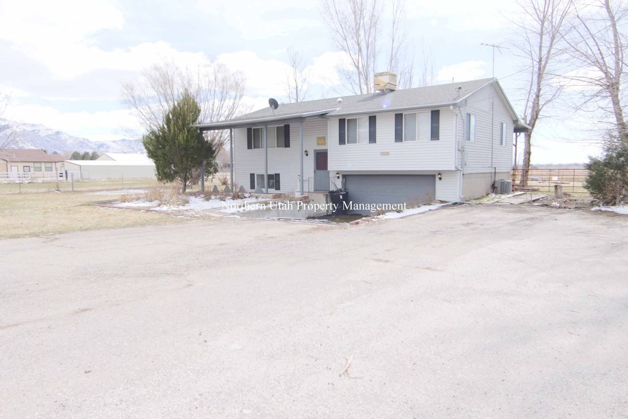 2439 W 1900 N - Photo 2 of 29