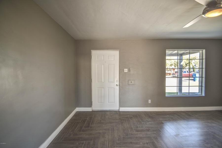 1923 W Mitchell Dr - Photo 3 of 26