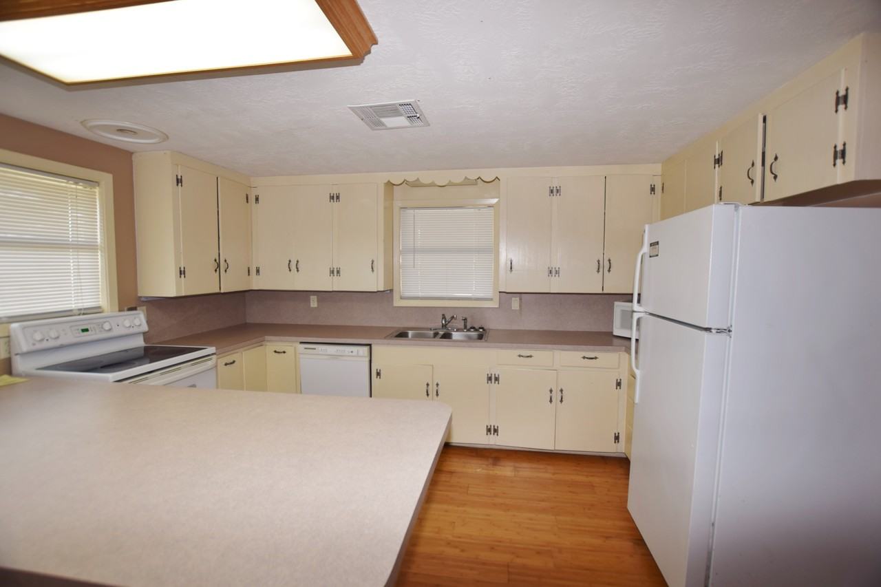 292 Granger Ln - Photo 3 of 10