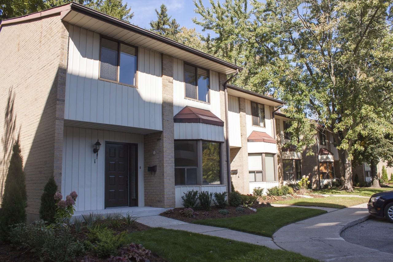 1328 Commissioners Rd W - Photo 2 of 16