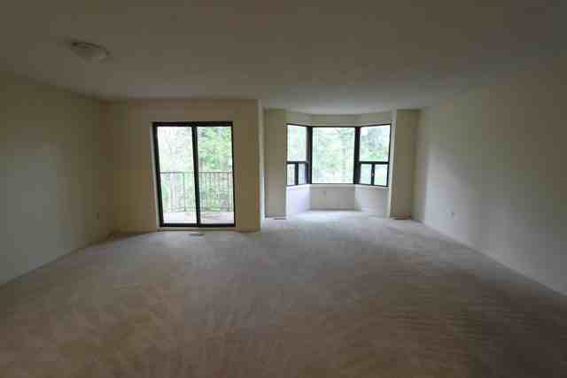 1328 Commissioners Rd W - Photo 3 of 16