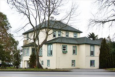 1855 Fort St - Photo 3 of 10