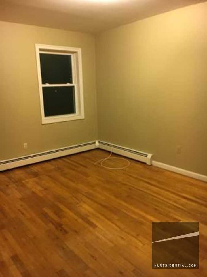 65-06 163rd St 3 - Photo 3 of 5