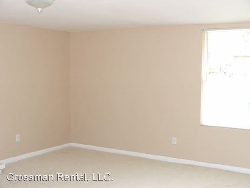 Easy Street - Photo 2 of 7