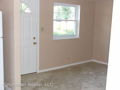 Easy Street - Photo 3 of 7