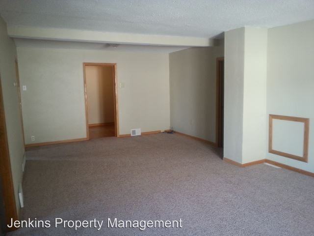 468 Maine St N - Photo 2 of 13