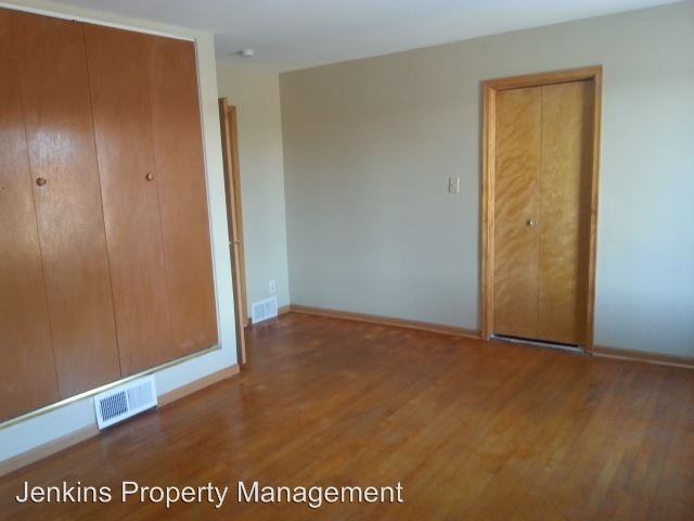 468 Maine St N - Photo 3 of 13