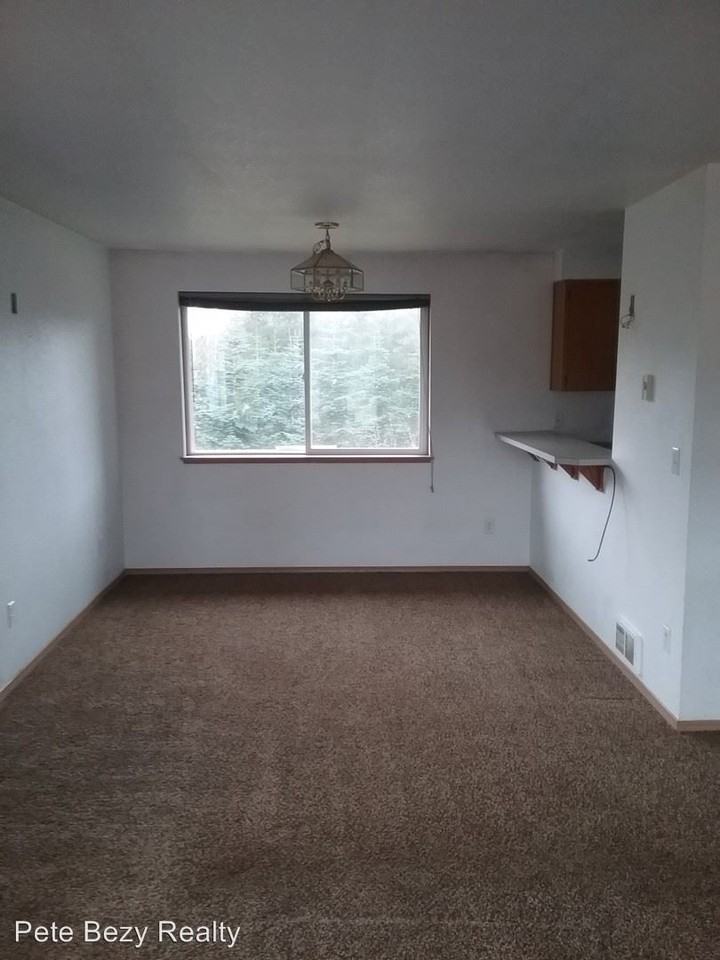 135 S Ardnt Rd - Photo 3 of 19