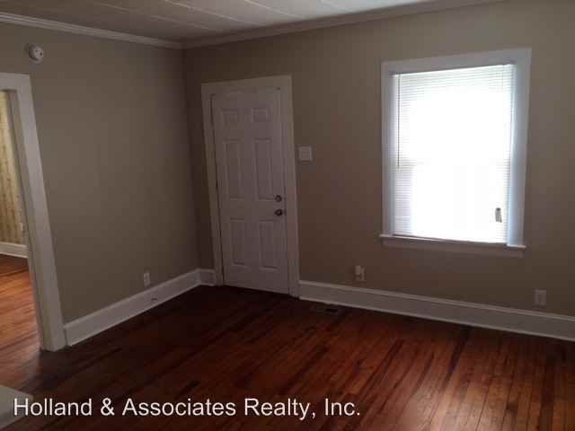 108 S Hamilton St - Photo 3 of 8