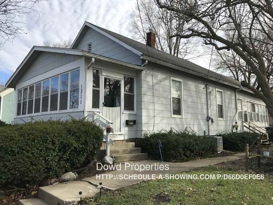 1311 N Oak St - Photo 2 of 7