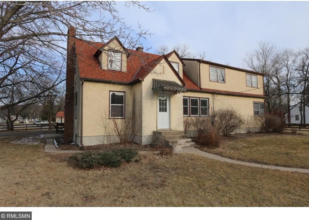 1490 Hastings Ave - Photo 2 of 16