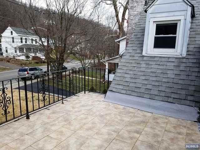 547 Valley Rd - Photo 3 of 9