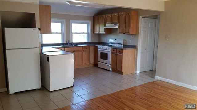 134 Locust Ave #2ndFL - Photo 3 of 12
