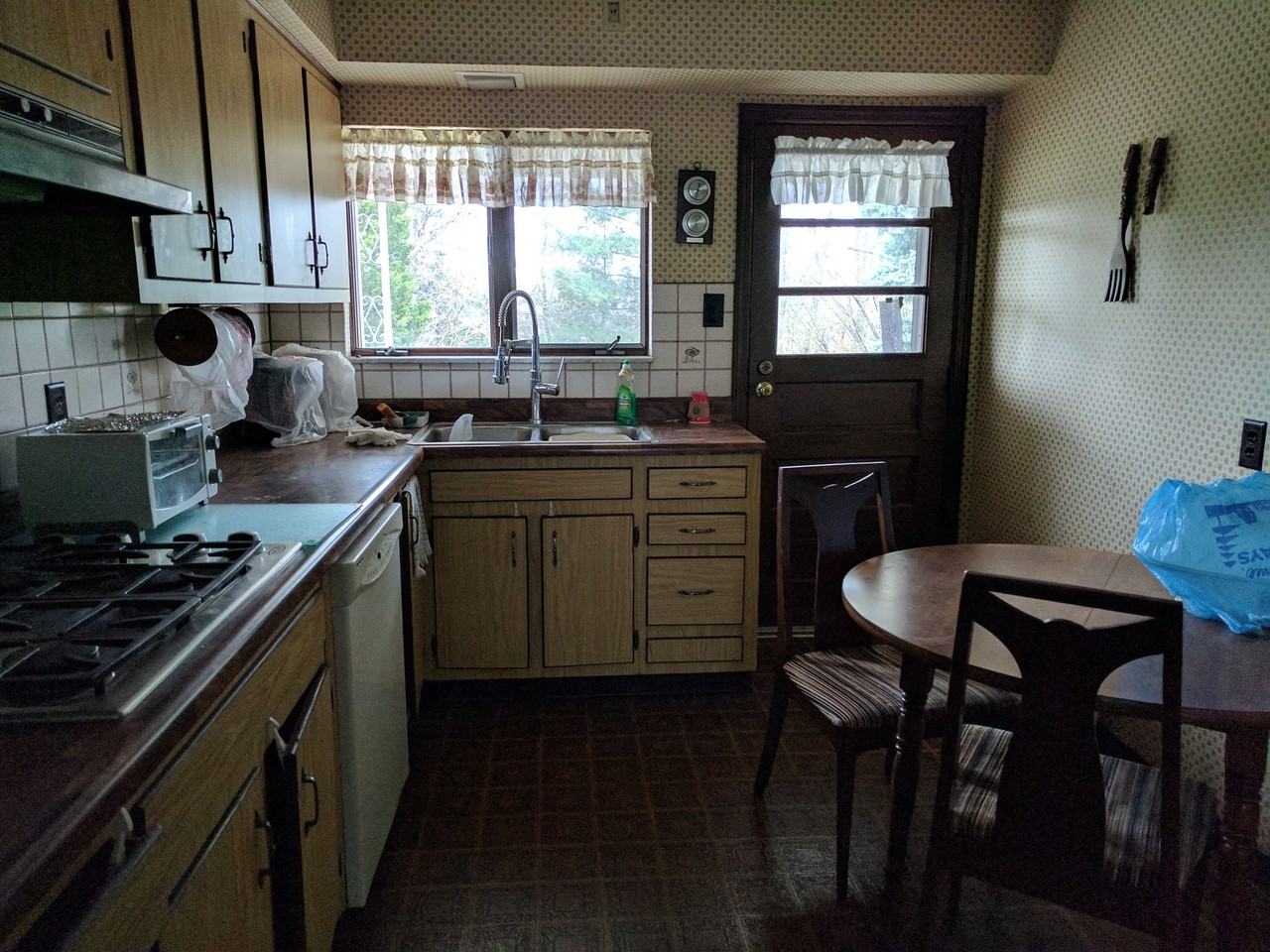 526 Commonwealth Ave - Photo 2 of 7