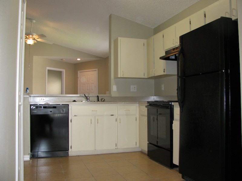 1720 Tropicana Way - Photo 3 of 11