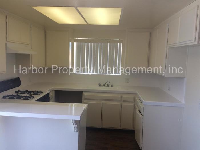 846 W 19th St - Photo 2 of 10
