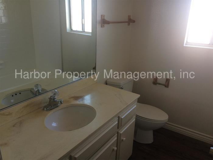 846 W 19th St - Photo 3 of 10