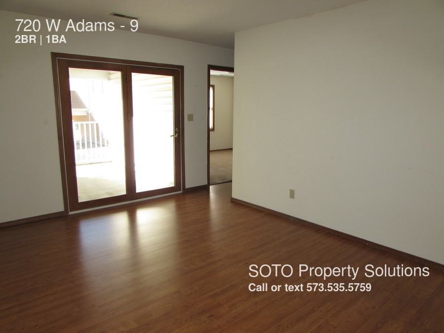 720 W Adams St #9 - Photo 2 of 8