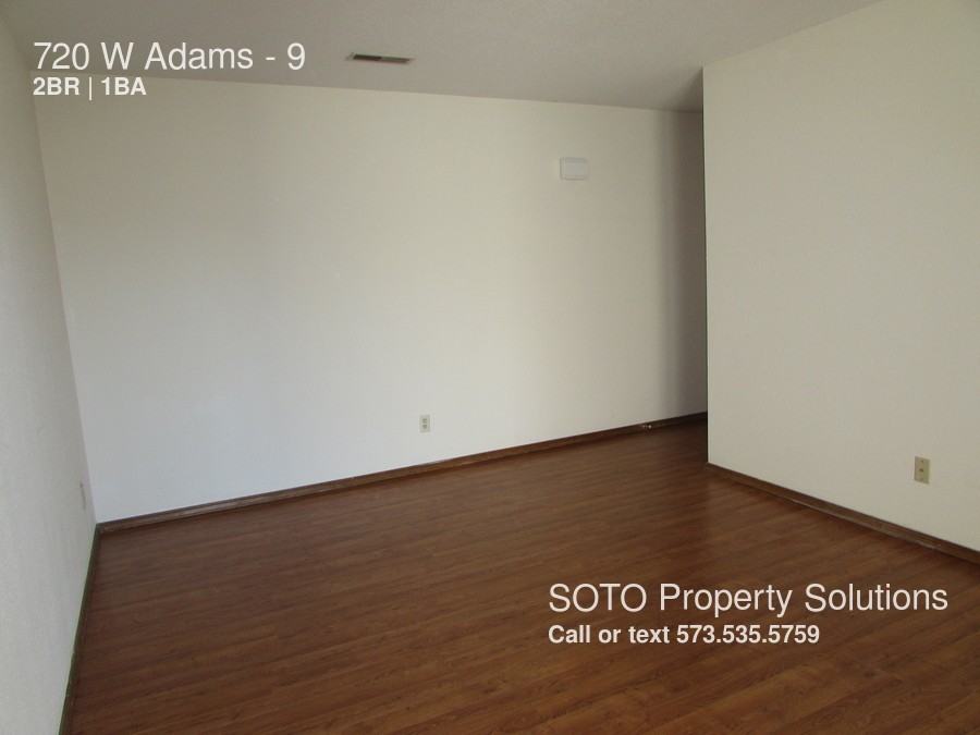 720 W Adams St #9 - Photo 3 of 8