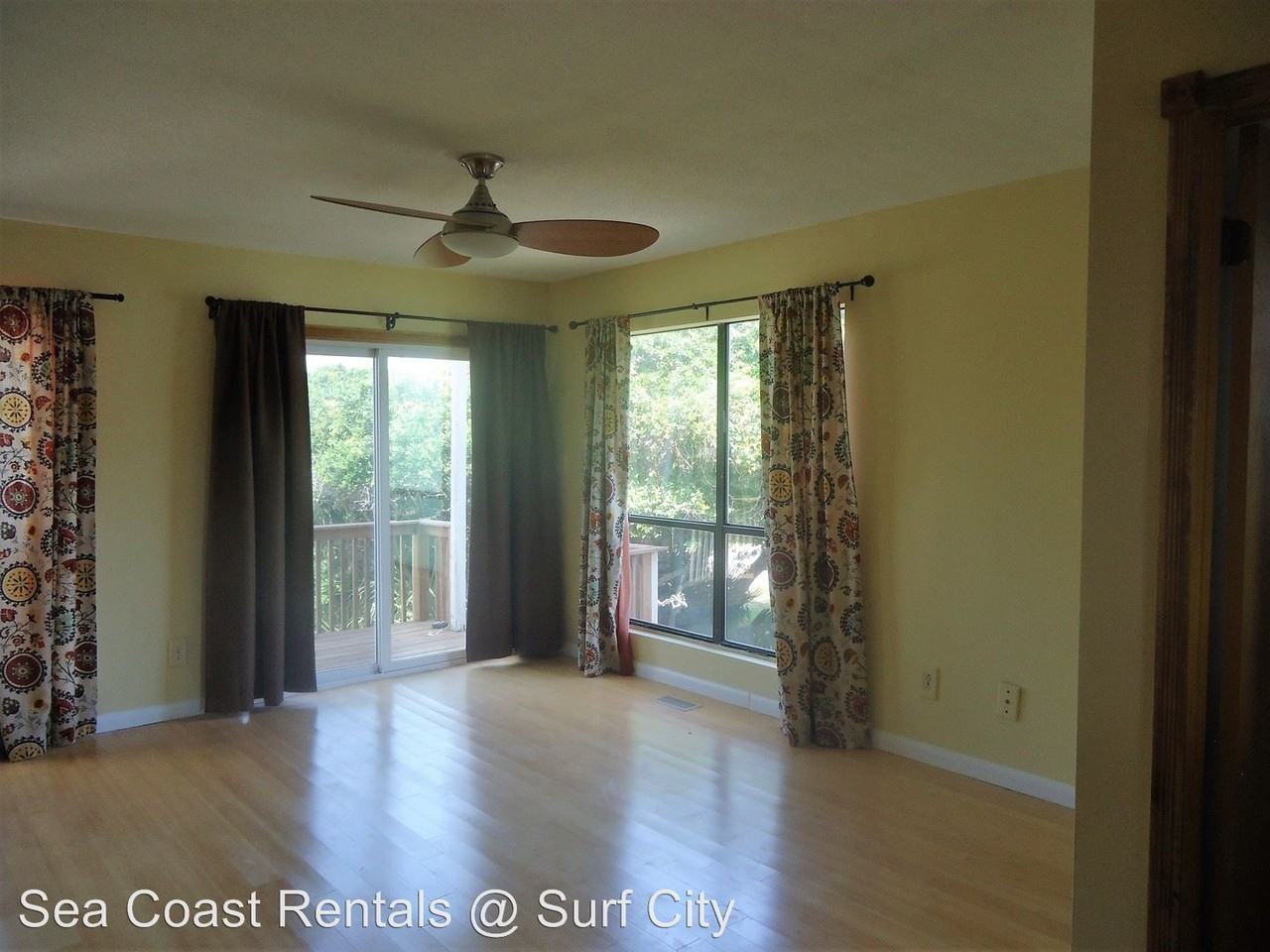 202 Bayview Dr - Photo 2 of 10