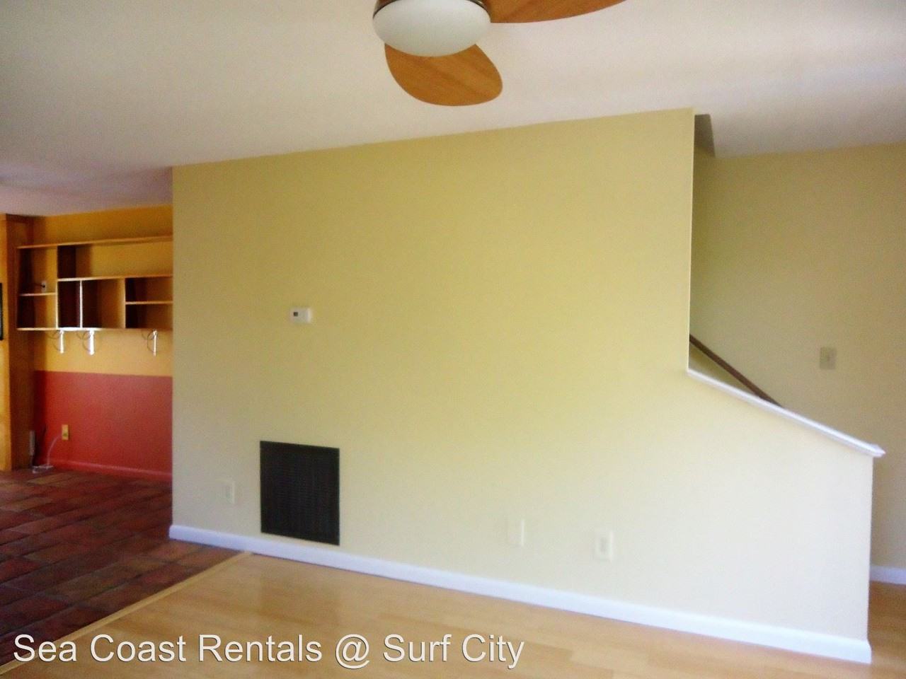 202 Bayview Dr - Photo 3 of 10