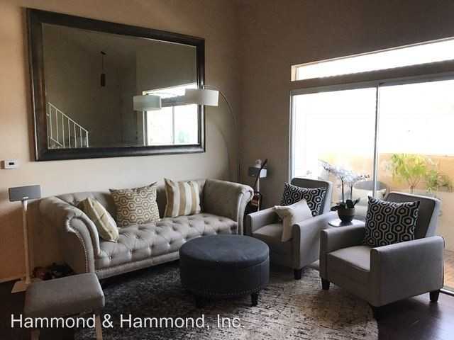 13801-13821 Oxnard St - Photo 2 of 9