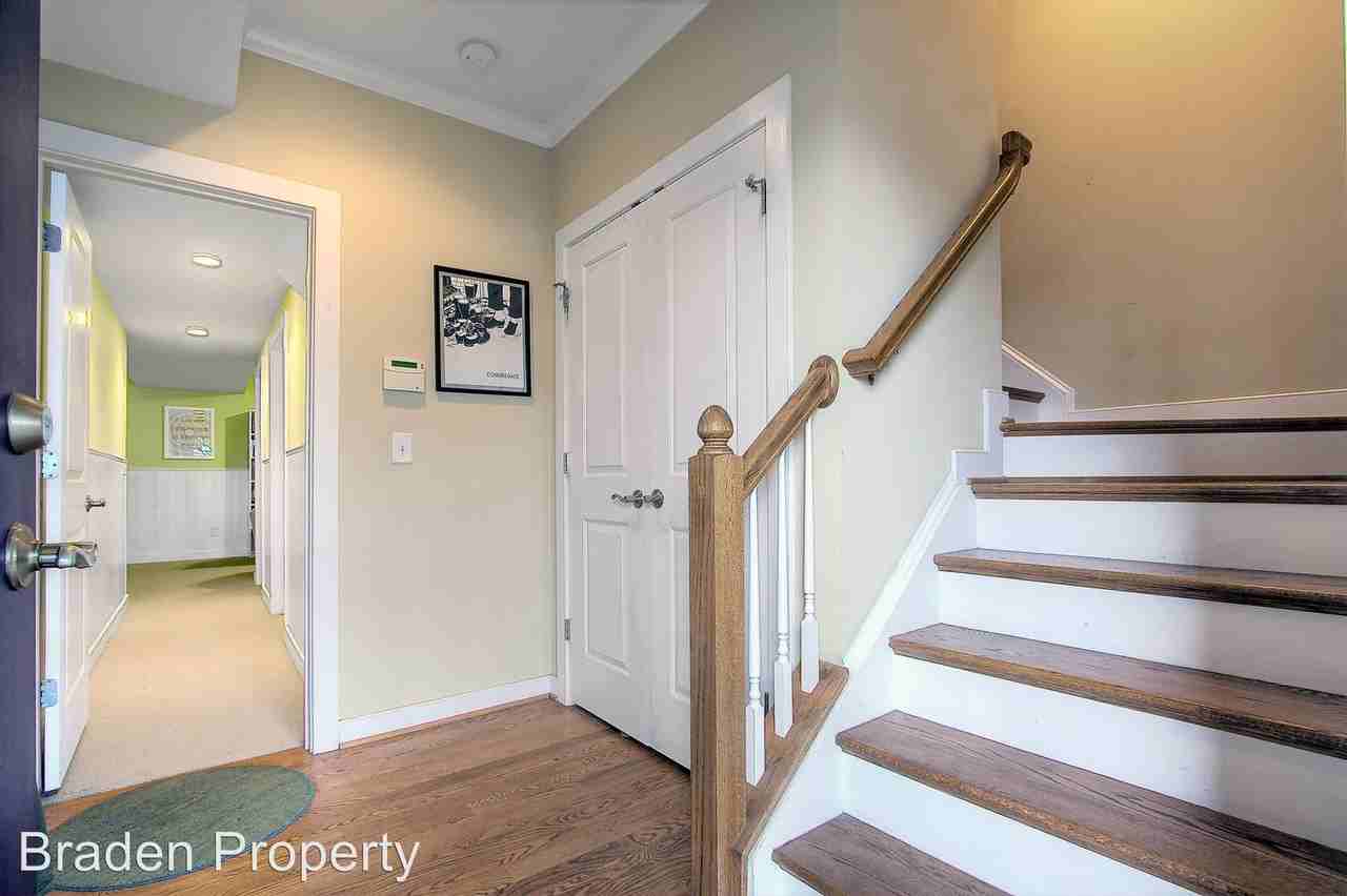 215 Brookwood Dr - Photo 3 of 25