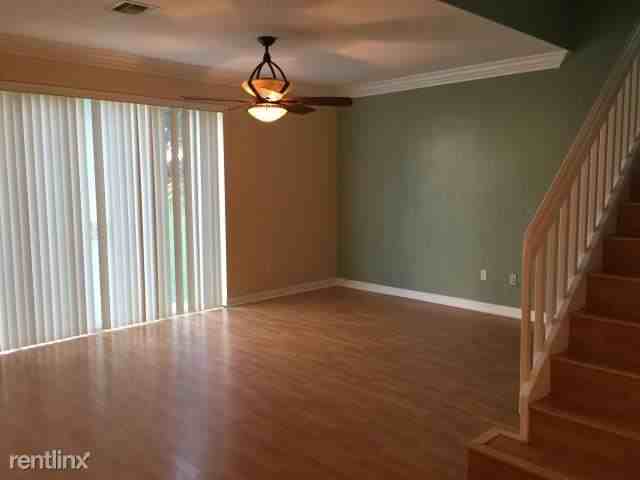 9960 Woodworth Ct - Photo 2 of 10