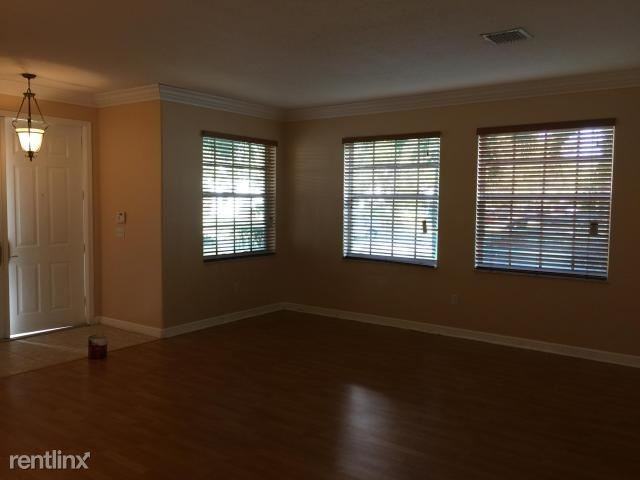 9960 Woodworth Ct - Photo 3 of 10