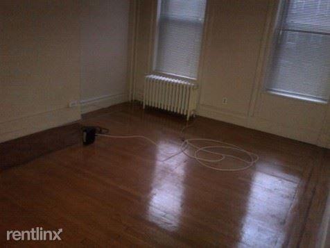 1020 Hudson St - Photo 2 of 8