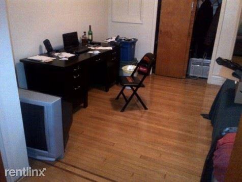 1020 Hudson St - Photo 3 of 8