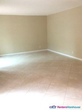 2160 White Pine Cir #d - Photo 2 of 13