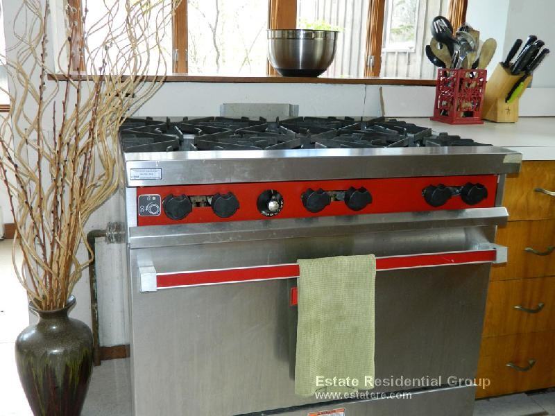 212 Lindsay Pond Rd - Photo 3 of 11