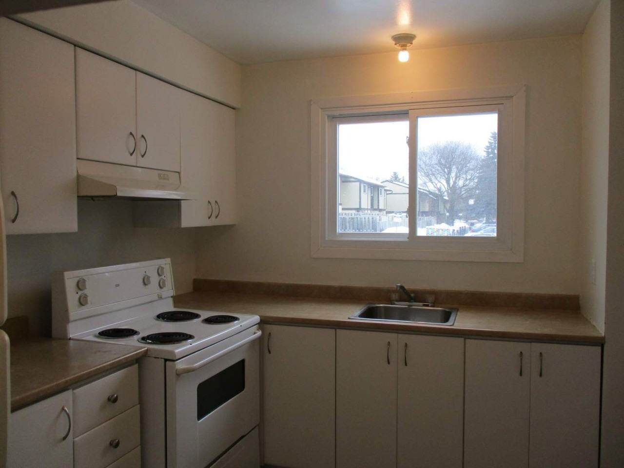 1376 Bakker Ct - Photo 3 of 6