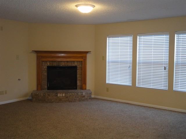 716 Hickory Pine Dr - Photo 3 of 14