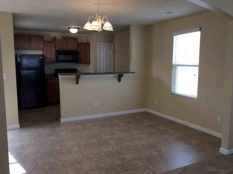 917 Redford Ln - Photo 3 of 10