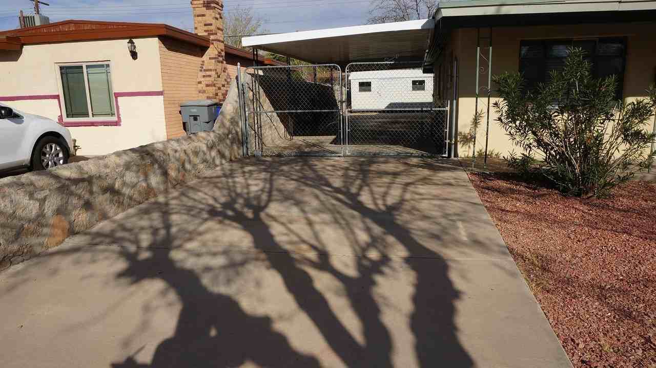 1422 Idlewilde Dr - Photo 3 of 13