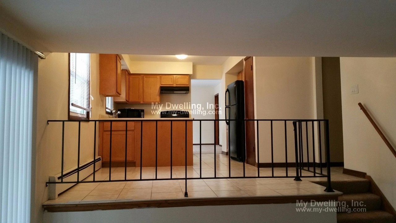 9188 N Silver Brook Ln - Photo 2 of 7
