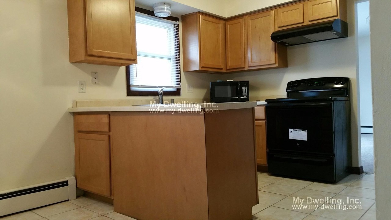 9188 N Silver Brook Ln - Photo 3 of 7