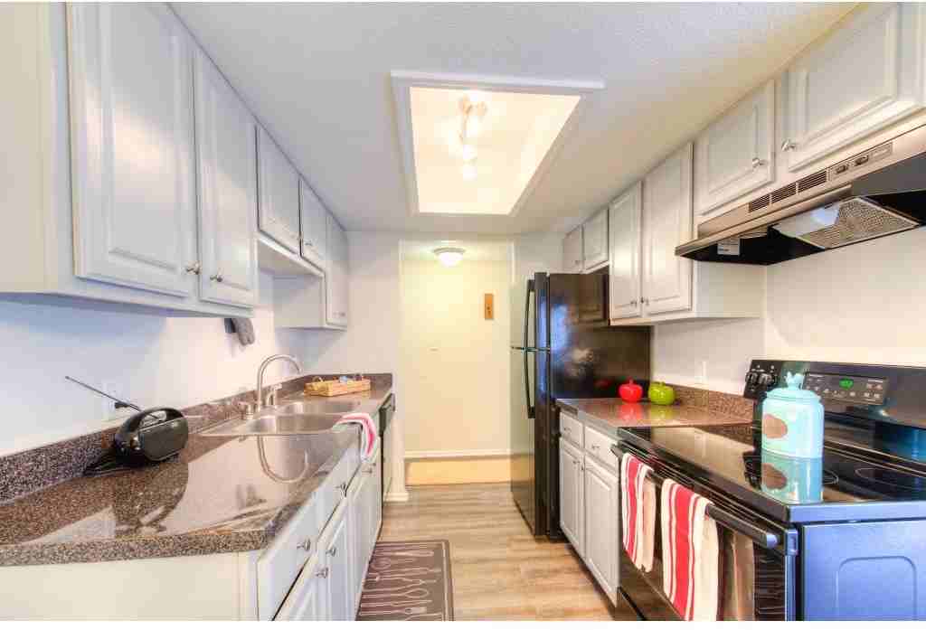 Campus View & Campus Court Apartments - Photo 3 of 20